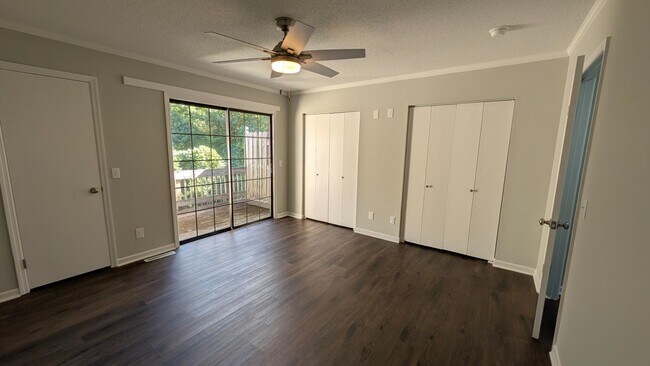Building Photo - 102 Lynn Cir