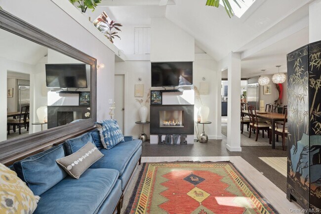 Building Photo - 1 Burkeshire Dr