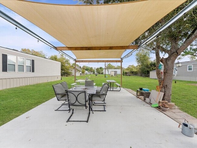 Building Photo - 3911 County Rd 183