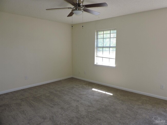 Building Photo - 728 N Fairfield Dr