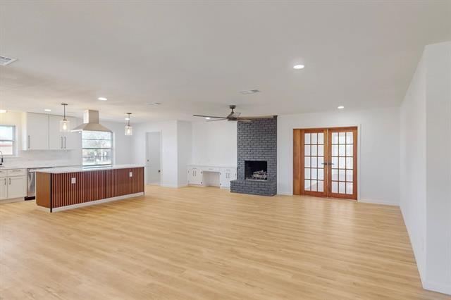 Building Photo - 820 Bedford Ct W
