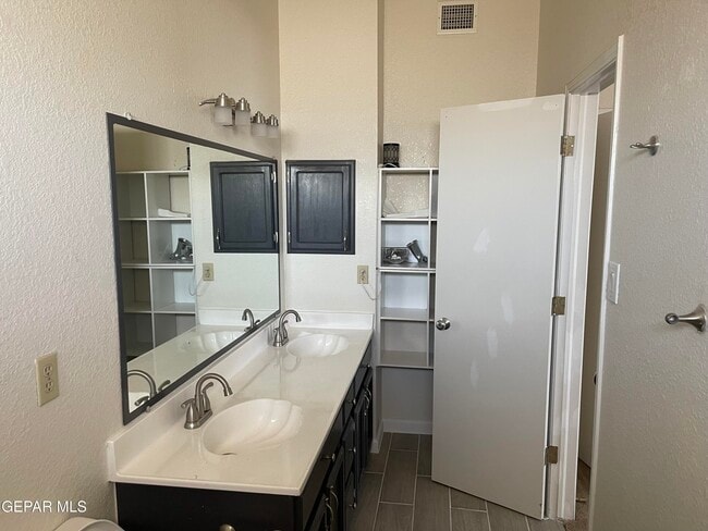 Building Photo - 705 Springfire Dr