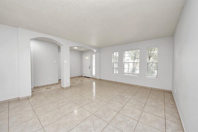 Building Photo - 4310 Lucas Trace Ct