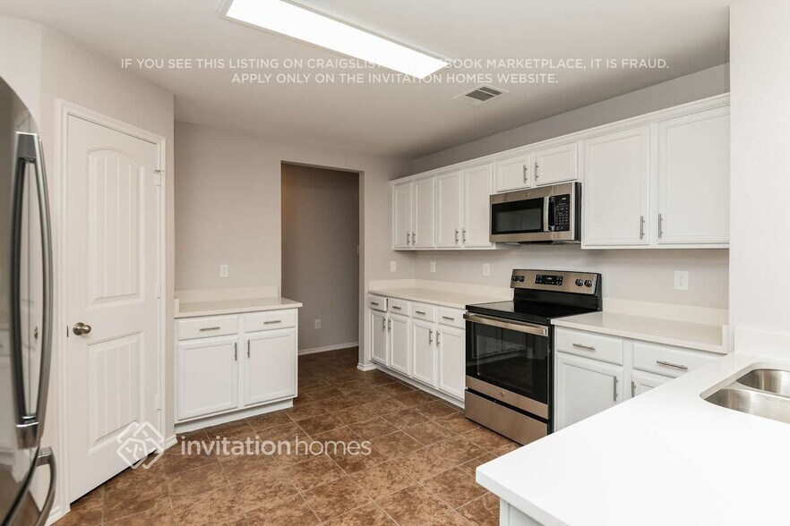 Building Photo - 224 Chimney Rock Dr