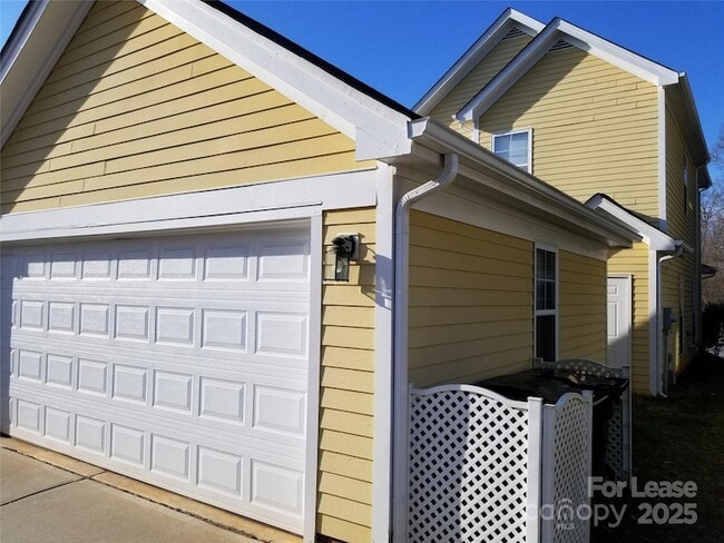 Building Photo - 15211 Barnsbury Dr