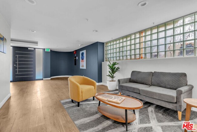 Building Photo - 131 Croft Ave