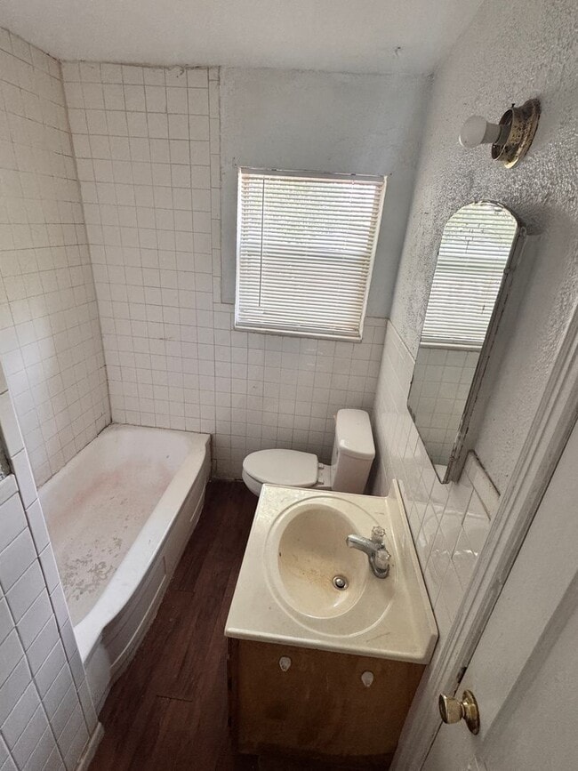 Building Photo - 2 Bedroom Rental in SW Ardmore