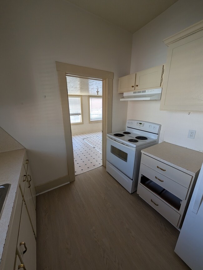 Building Photo - 207 E 100 N