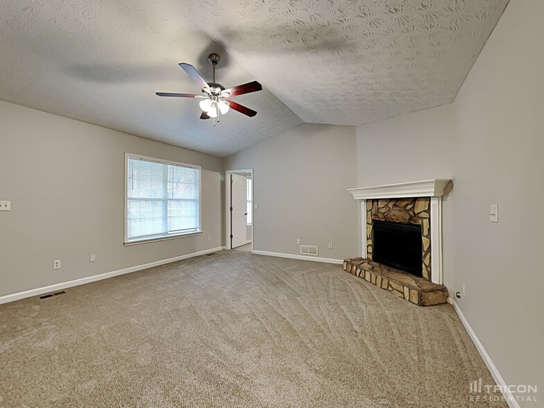 Building Photo - 205 N Willow Ct