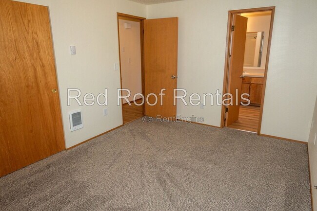 Building Photo - 13209 7th Ave Ct E