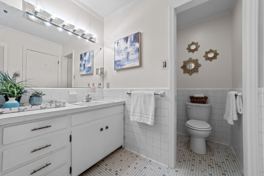 Primary Bathroom - 2117 N Lakeshore Dr