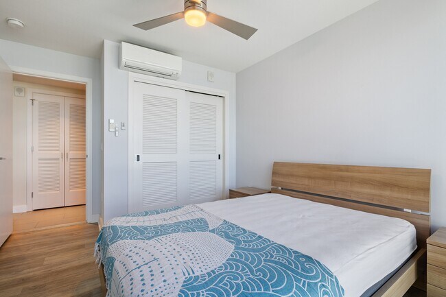Building Photo - Fully Furnished 2 Bed / 2 Bath Condo with ...