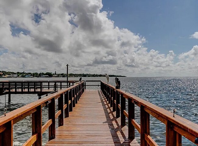 Building Photo - LONG TERM - FULLY FURNISHED 2/2 Open water...