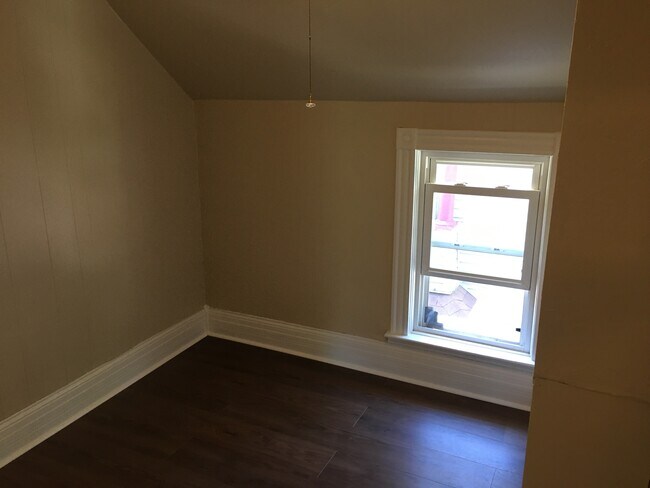 Bedroom 3 - 240 Scott St