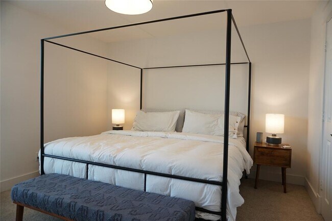 Building Photo - 8604 Capitol View Dr