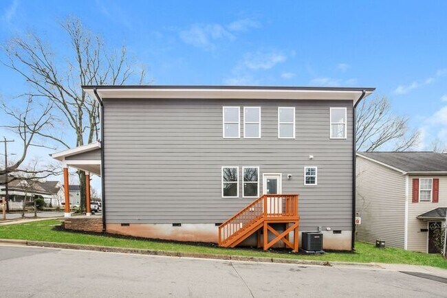 Building Photo - Close to Downtown Durham Brand New Construction