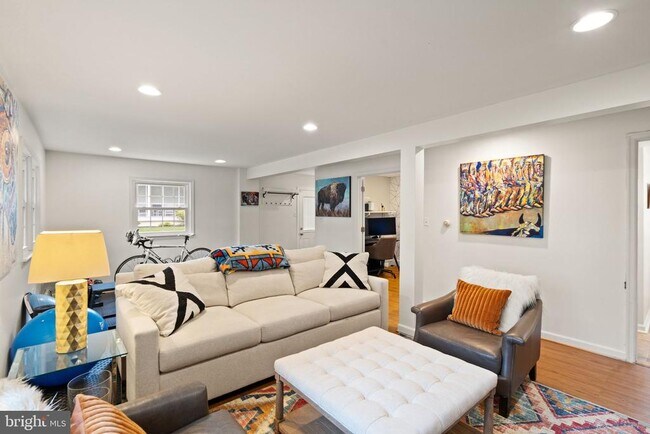 Building Photo - 4408 Tarpon Ln
