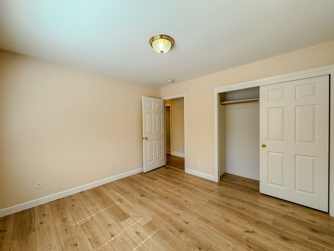 Building Photo - Lovely 3 Bedroom Home!