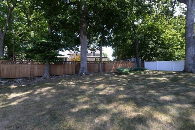 Building Photo - 354 Frieda Ave