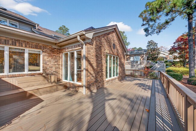 Building Photo - 205 Club Villa Dr W