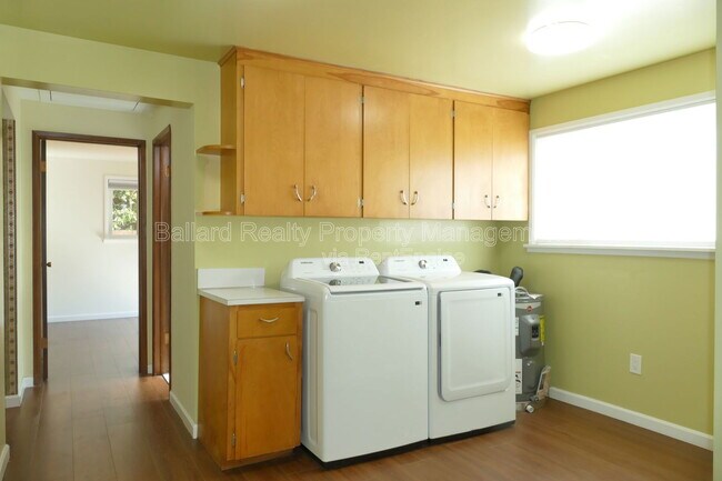 Building Photo - 2127 N 160th St