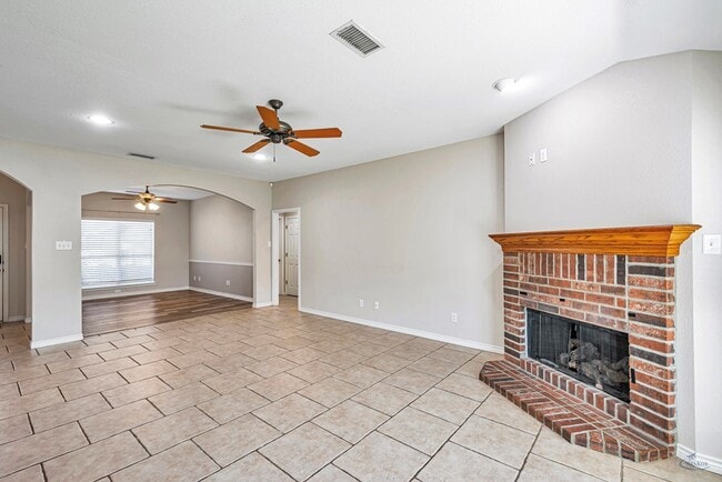 Building Photo - 5409 San Saba Ct