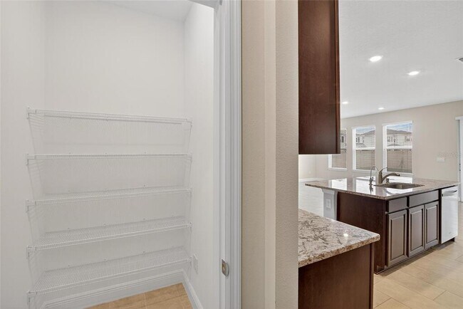 Building Photo - 2546 Warren Acrs Blvd