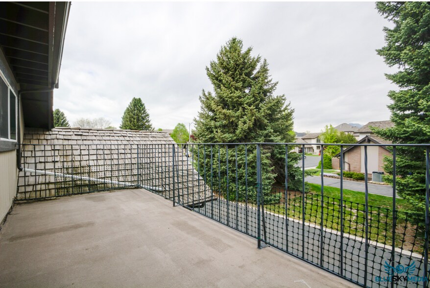 Building Photo - 3440 Brookside Dr.