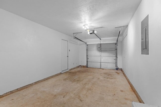 Building Photo - 3001 Eastgate Ct