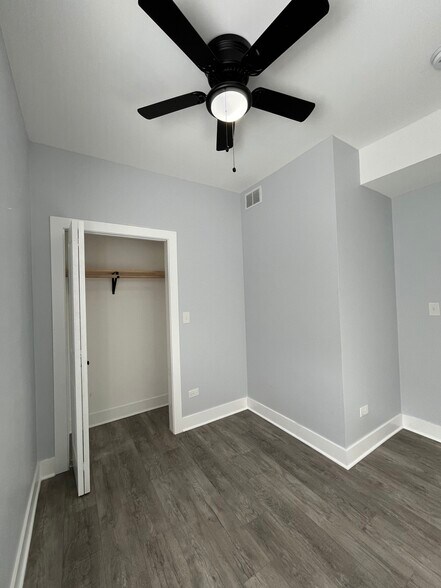 Building Photo - 5033 W Wabansia Ave