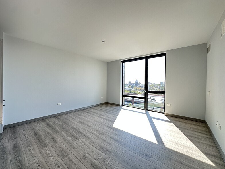 Building Photo - 2155 N Elston Ave