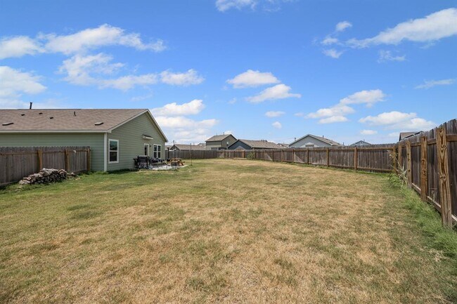 Building Photo - 2402 Sunray Ct