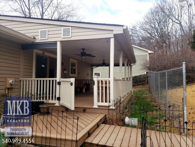 Building Photo - 3123 Glenmont Dr
