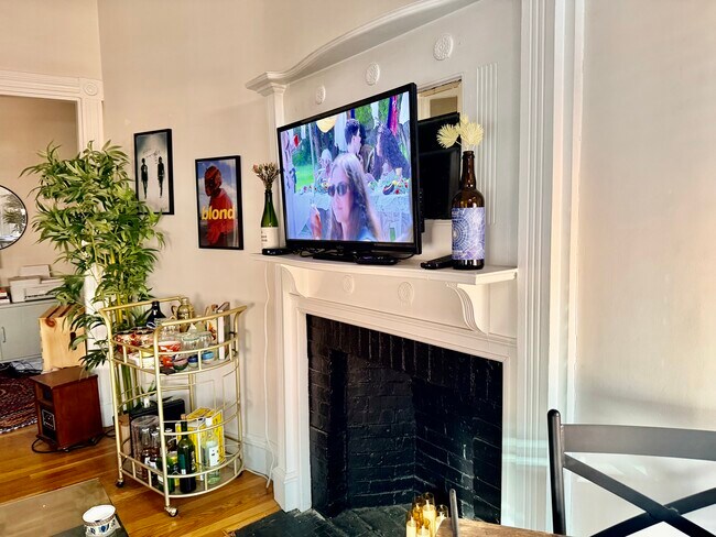 Building Photo - 49 St Germain St