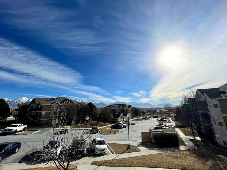 Mountain and Lake views - 139 W Suncrest Ln