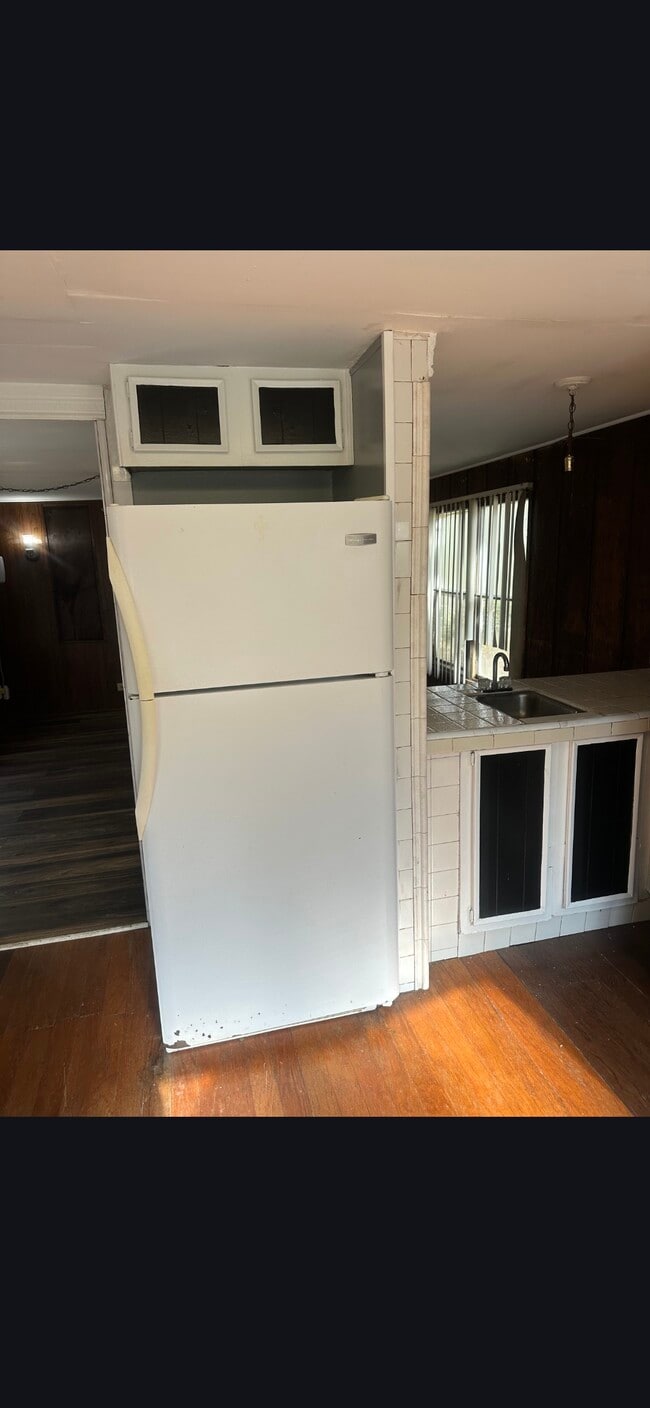 Building Photo - 8910 Via Ln