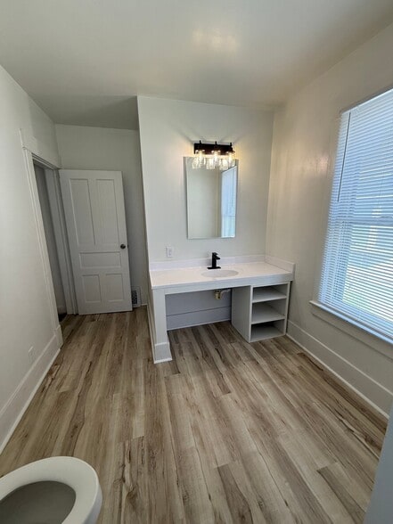 Building Photo - 147 15th St