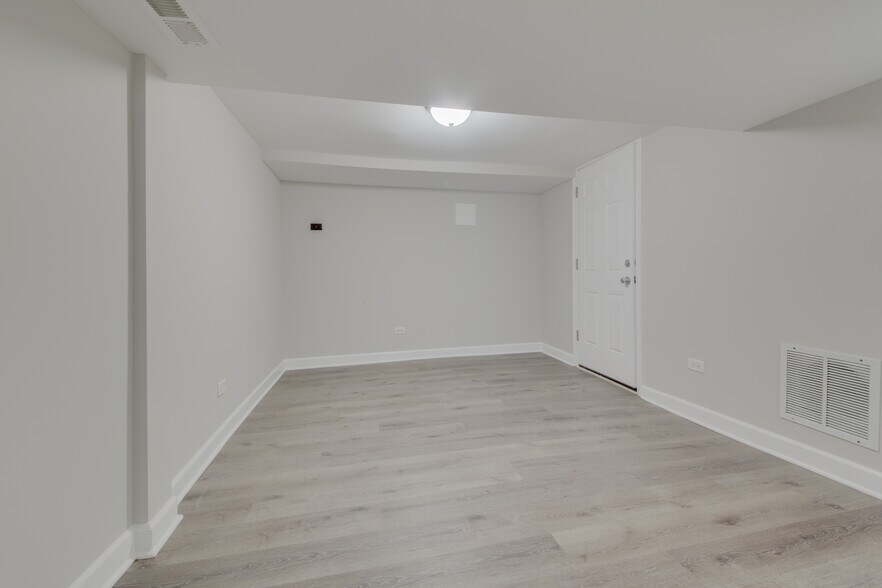 Building Photo - 1043 N Christiana Ave