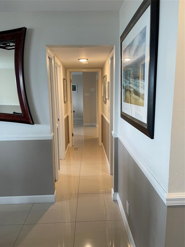 Building Photo - 5200 N Ocean Blvd