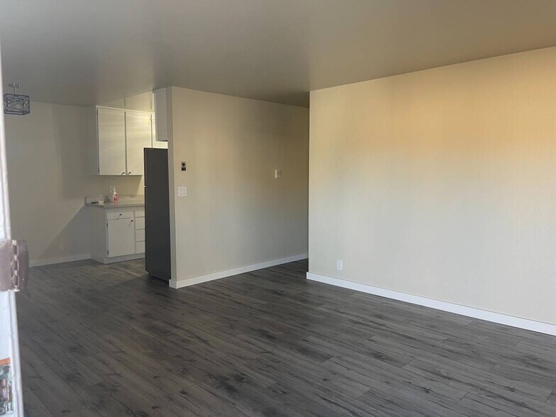 Building Photo - 528 Grand Ave