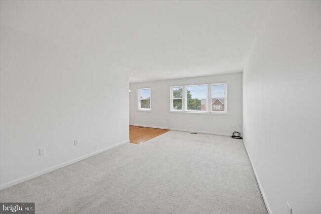 Building Photo - 4000 Lyman Dr