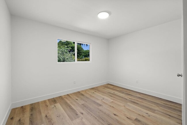 Building Photo - 2718 Oceanside Blvd
