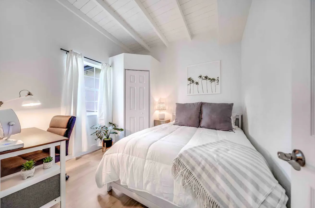 Building Photo - 140 SE 9th Ave