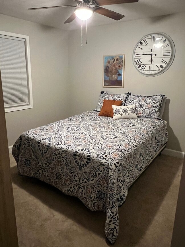 Building Photo - 2008 Robin Rd