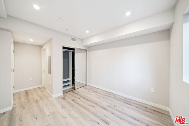 Building Photo - 1226 S Bedford St