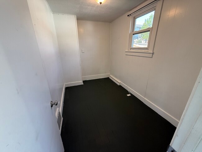 Building Photo - 843 1/2