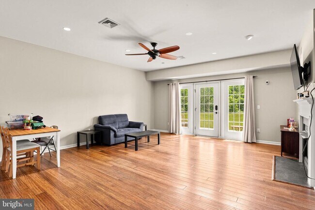Building Photo - 2080 Deer Run Dr