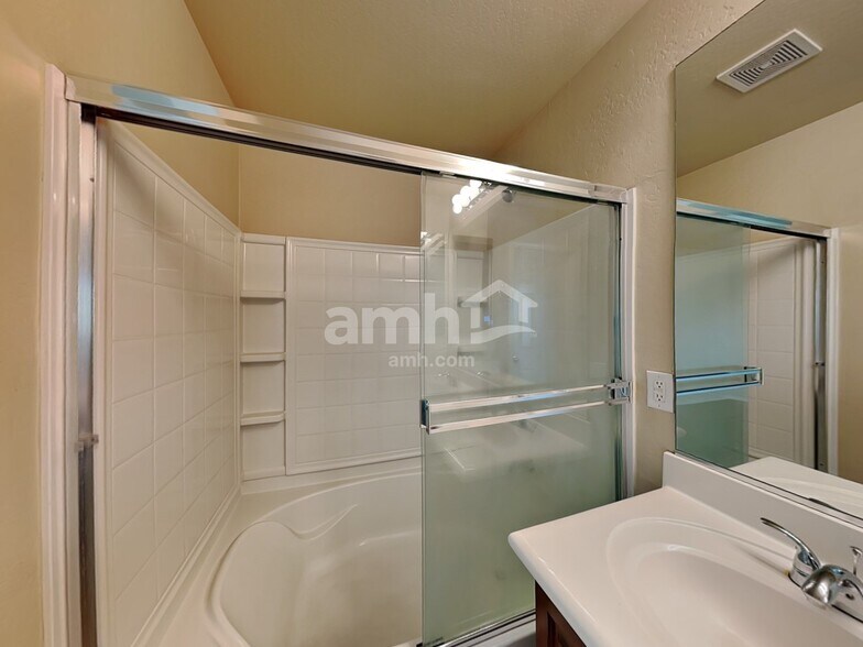 Building Photo - 15031 N 142nd Ln