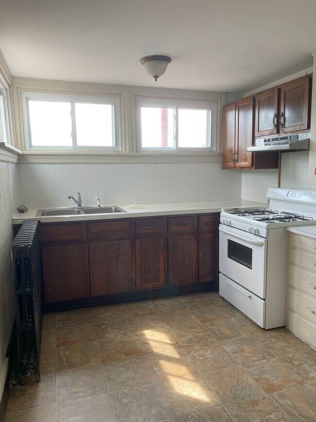 Building Photo - 967 W 4th St