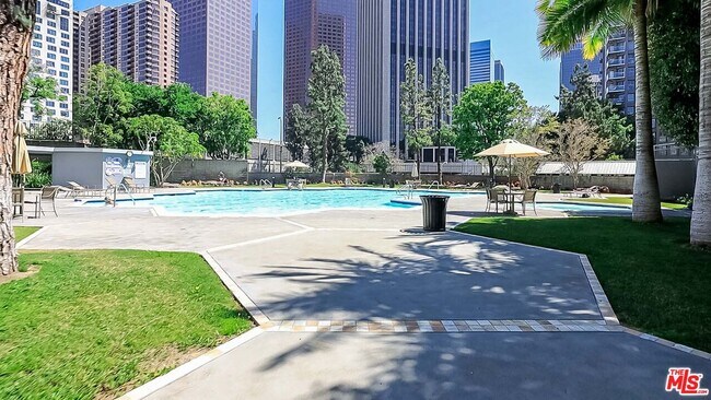 Building Photo - 800 W 1st St